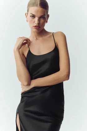 Robe nuisette lumineuse en soie – Noir