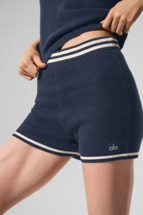 Short court en maille « Tennis Club » – Bleu marine/Ivoire