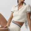 Short court en maille « Tennis Club » – Ivoire/Bleu marine