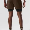 Short de performance 2-en-1 Conquer React - Espresso/Noir