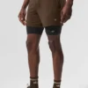 Short de performance 2-en-1 Conquer React - Espresso/Noir