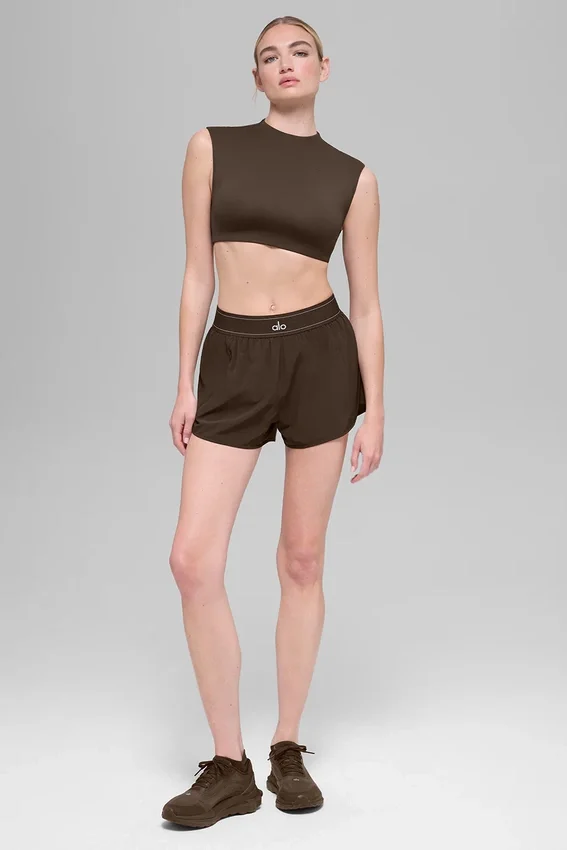 T-shirt à manches courtes Alo Softsculpt Capped out - Espresso