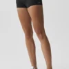 Shorts Alo Softsculpt taille basse à revers de 3" – Noir