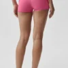 Shorts Alo Softsculpt taille basse à revers de 3" – Rose paradisiaque