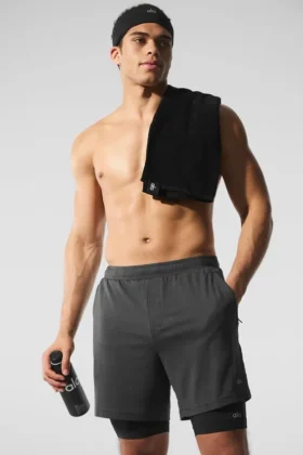 Shorts de performance 2-en-1 Conquer React - Anthracite/Noir
