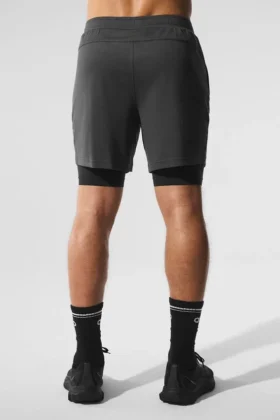 Shorts de performance 2-en-1 Conquer React – Anthracite/Noir