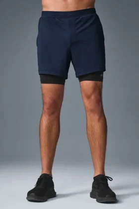Shorts de performance 2-en-1 Conquer React - Bleu marine/Noir
