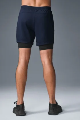 Shorts de performance 2-en-1 Conquer React – Bleu marine/Noir