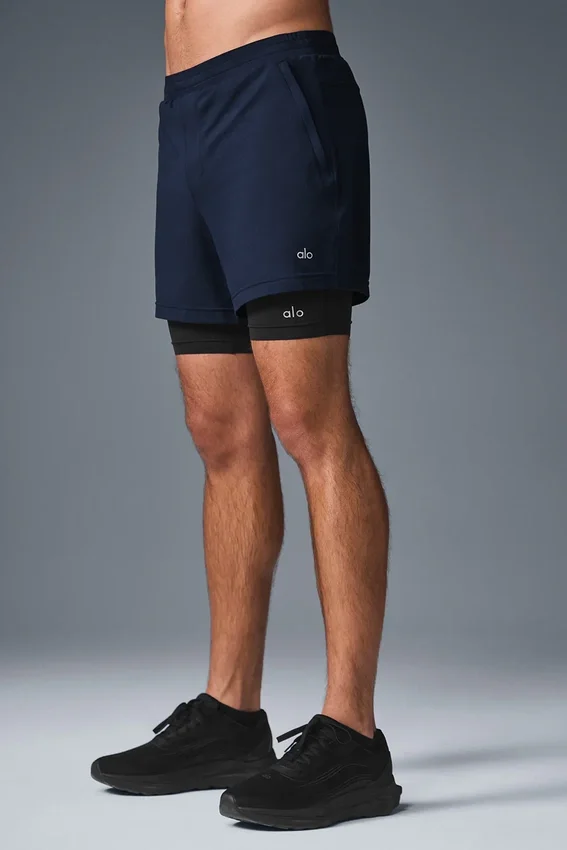 Shorts de performance 2-en-1 Conquer React - Bleu marine/Noir