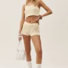 Shorts Heatwave en soie et cachemire à taille mi-haute – Beige sable