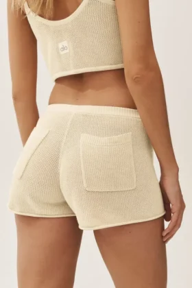 Shorts Heatwave en soie et cachemire à taille mi-haute – Beige sable