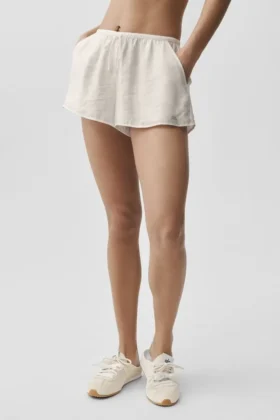 Shorts mi-transparents « Golden Hour » à taille mi-haute - Ivoire