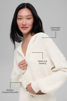 Sweat à capuche zippé intégral en cachemire moelleux à motif gaufré – Ivoire