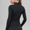 T-shirt à col montant et manches longues « Mesmerize » en maille côtelée — Noir