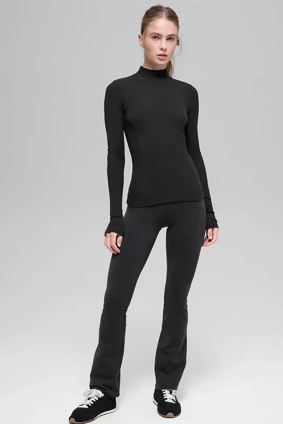 T-shirt à col montant et manches longues « Mesmerize » en maille côtelée — Noir