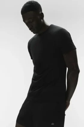 T-shirt à col rond Triumph | T-shirts et débardeurs de yoga pour homme