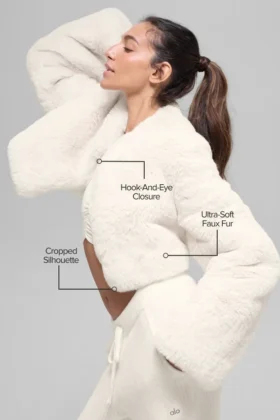 Veste courte chic en fausse fourrure – Ivoire