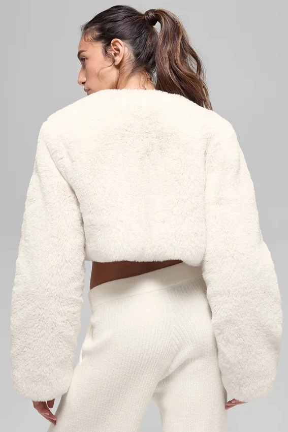 Veste courte chic en fausse fourrure - Ivoire