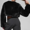 Veste courte chic en fausse fourrure - Noir