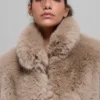 Veste courte en fausse fourrure somptueuse - Avoine