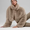Veste courte en fausse fourrure somptueuse - Avoine