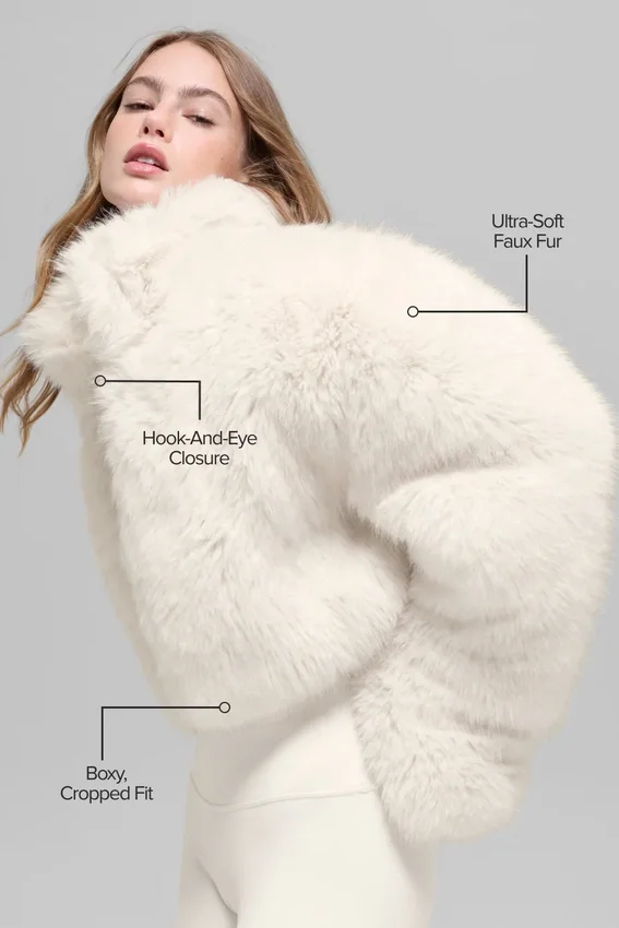 Veste courte en fausse fourrure somptueuse - Ivoire