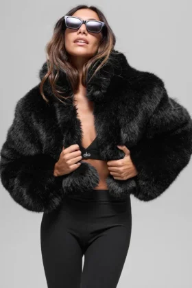 Veste courte en fausse fourrure somptueuse - Noir