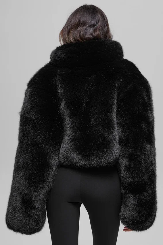 Veste courte en fausse fourrure somptueuse - Noir