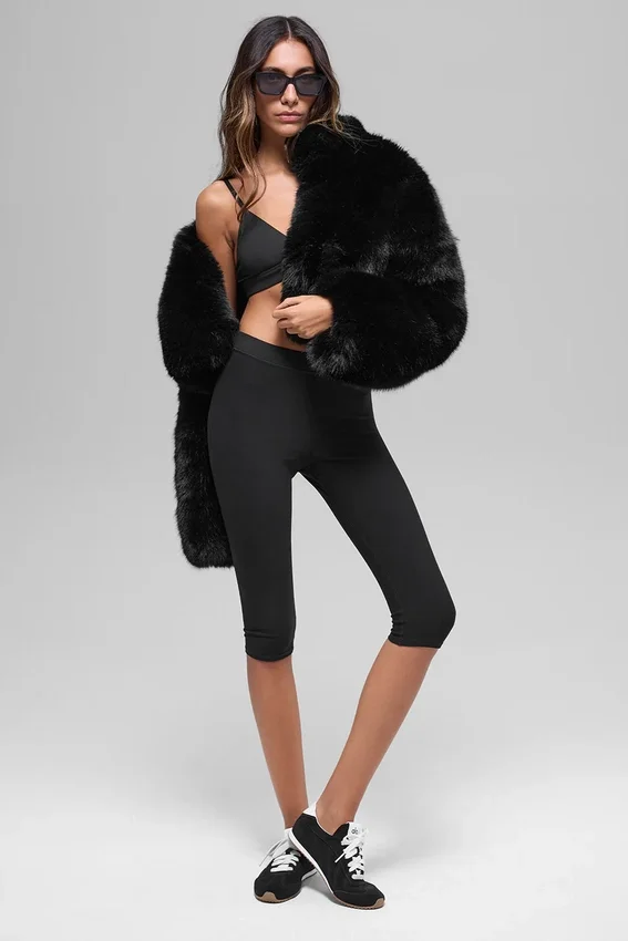 Veste courte en fausse fourrure somptueuse - Noir
