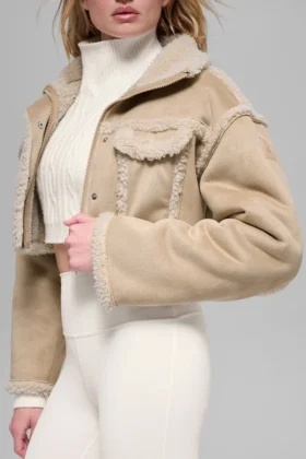 Veste courte en fausse peau de mouton Snowfall – Beige forêt