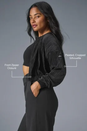 Veste courte à micro-plissé – Noir