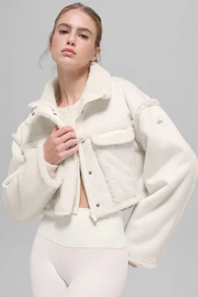 Veste courte « Snowfall » en simili-mouton - Ivoire