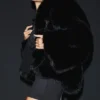 Veste tendance en fausse fourrure somptueuse - Noir
