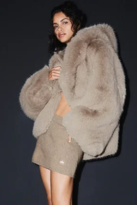 Veste tendance en fausse fourrure somptueuse - Oat